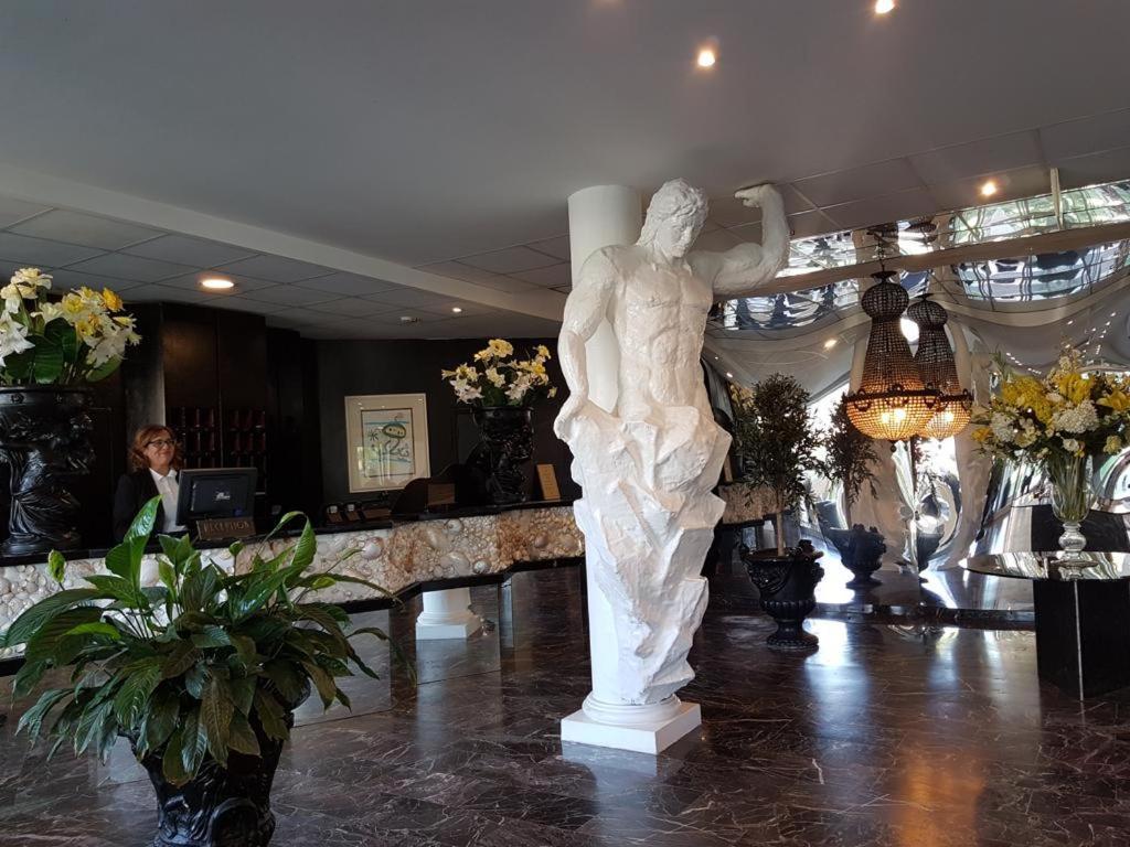 Domizia Palace Hotel 바이아도미찌아 외부 사진
