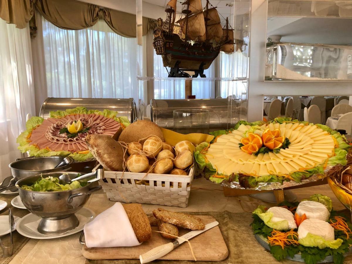 Domizia Palace Hotel 바이아도미찌아 외부 사진