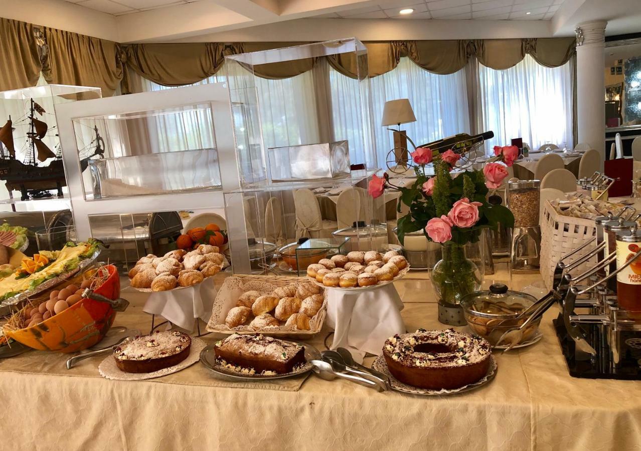 Domizia Palace Hotel 바이아도미찌아 외부 사진